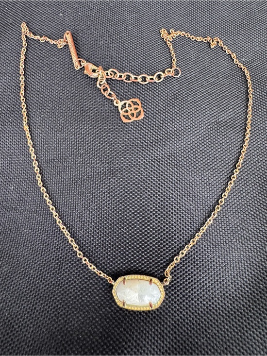 Kendra scott Jewelry - Kendra Scott Rose Gold Tone Oval Pendant Necklace
